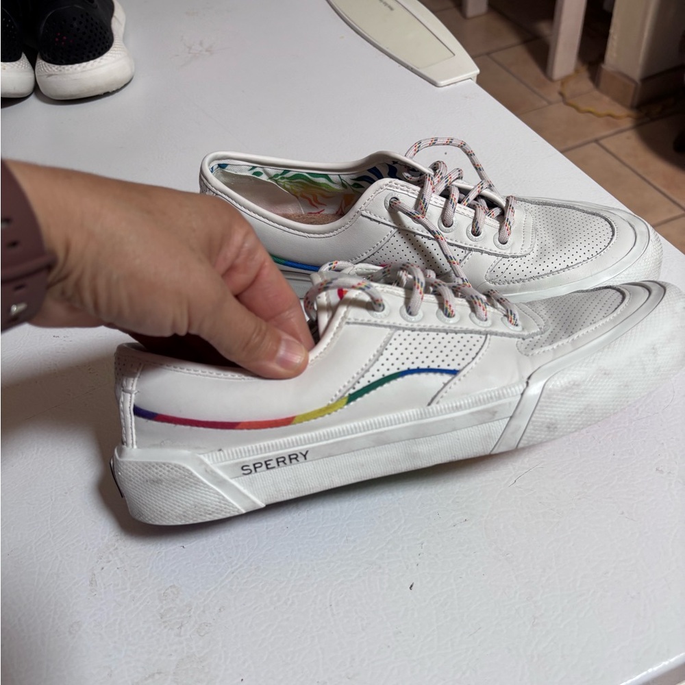 Sperry - Picture 2 of 5
